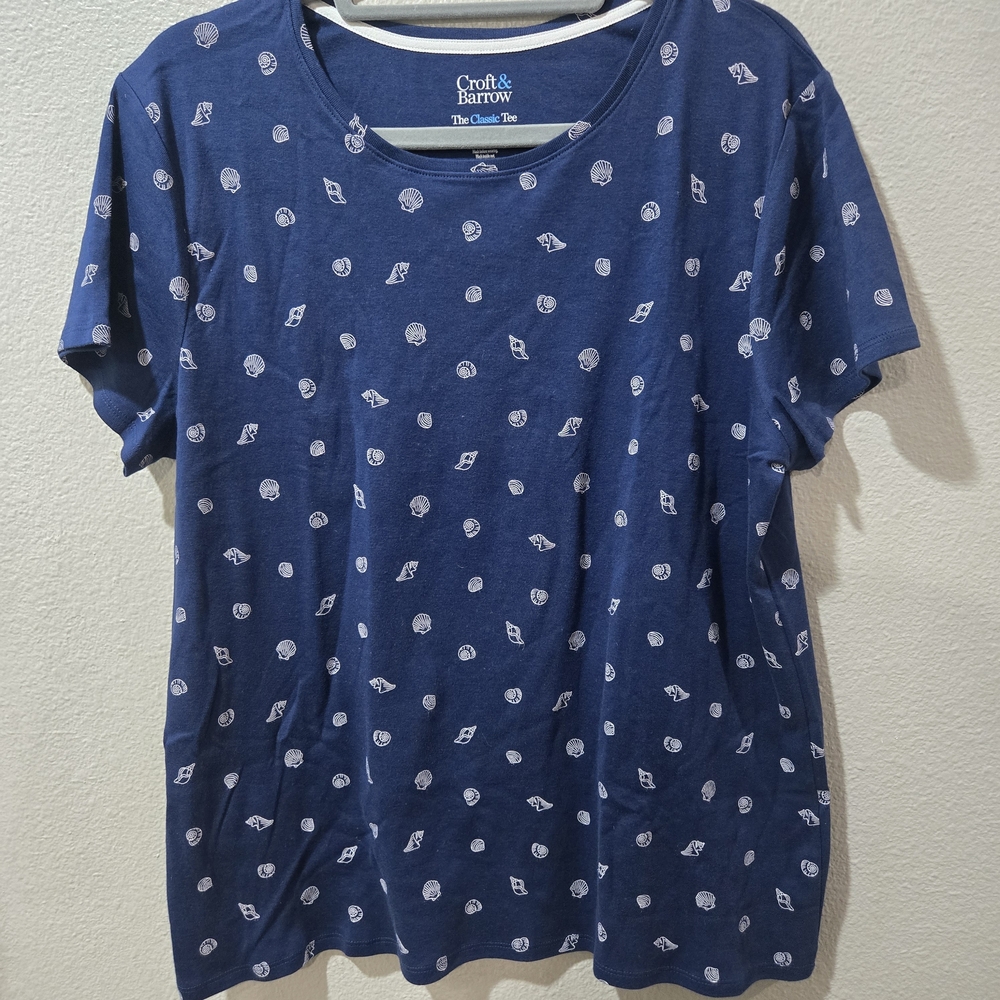 Croft & Barrow Navy Tee with White Seashell Accents